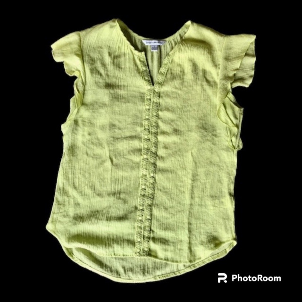 Counterparts Light Green V-neck, Cap sleeve, lace Detail Size S
